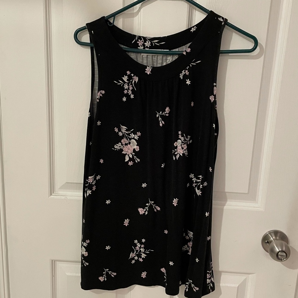 👚3 for $20👚 Ricki’s Small Floral Tank